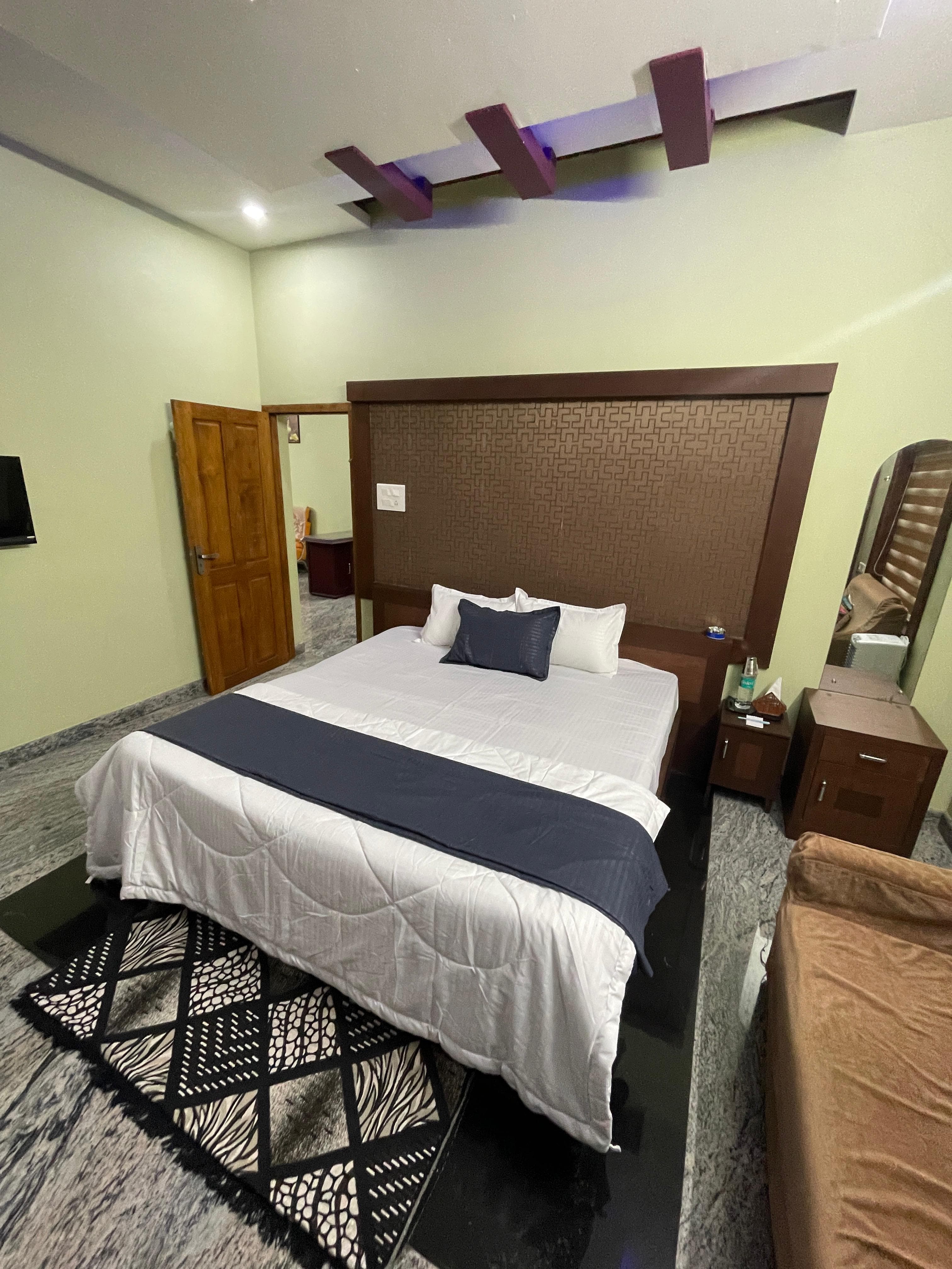 Bedroom 2 photo 1